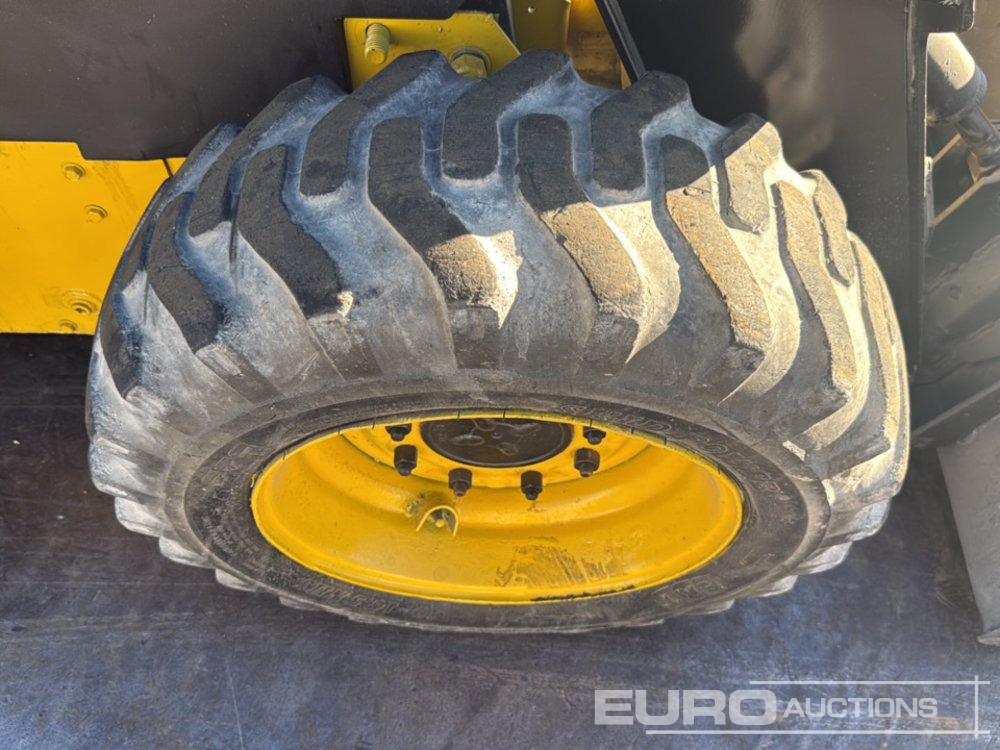 Mini pá carregadora New Holland L160: foto 11