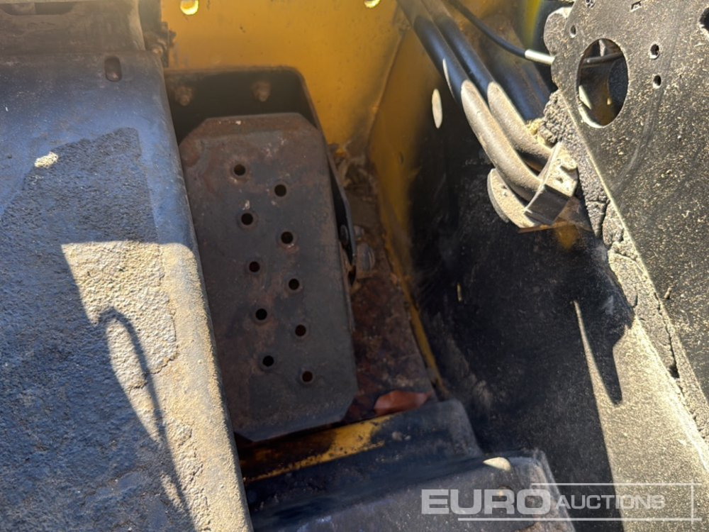 Mini pá carregadora New Holland L160: foto 20
