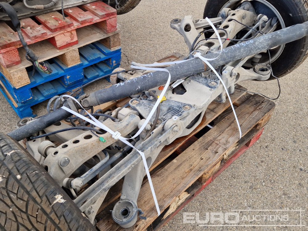 Pallet of Volvo XC70 Spares including Axles, Tyres, Engine components - Equipamento de construção: foto 5 Pallet of Volvo XC70 Spares including Axles, Tyres, Engine components - Equipamento de construção: foto 5