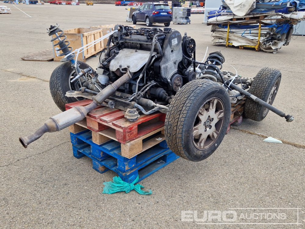 Pallet of Volvo XC70 Spares including Axles, Tyres, Engine components - Equipamento de construção: foto 4 Pallet of Volvo XC70 Spares including Axles, Tyres, Engine components - Equipamento de construção: foto 4