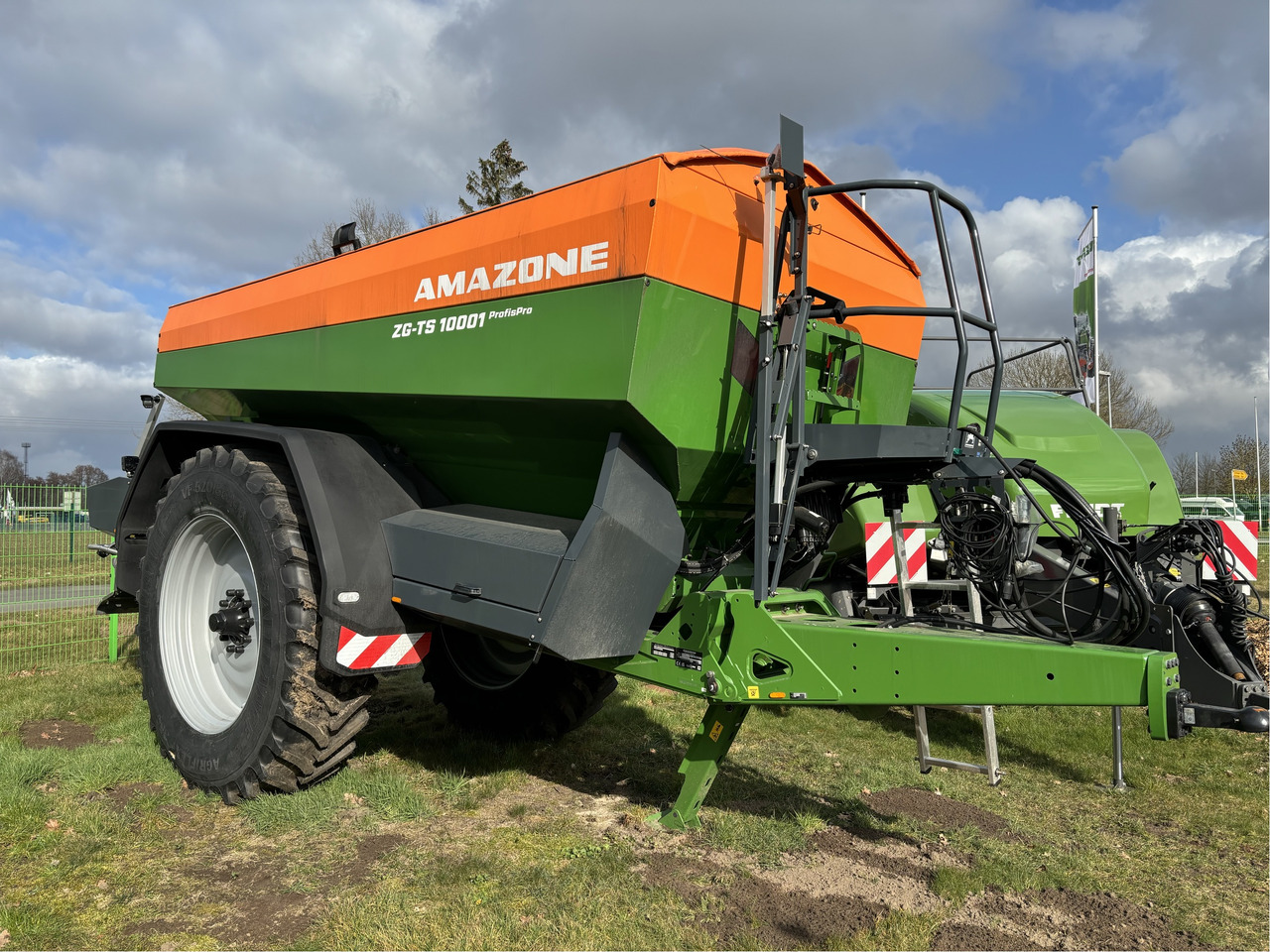 Amazone Anhängestreuer ZG-TS 10001 - Pulverizador agricola: foto 1 Amazone Anhängestreuer ZG-TS 10001 - Pulverizador agricola: foto 1