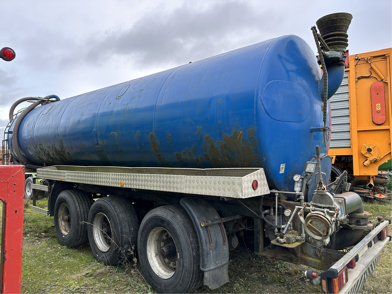 Bardenhorst Gülletransportauflieger 28.000 - Equipamento de fertilização: foto 5 Bardenhorst Gülletransportauflieger 28.000 - Equipamento de fertilização: foto 5