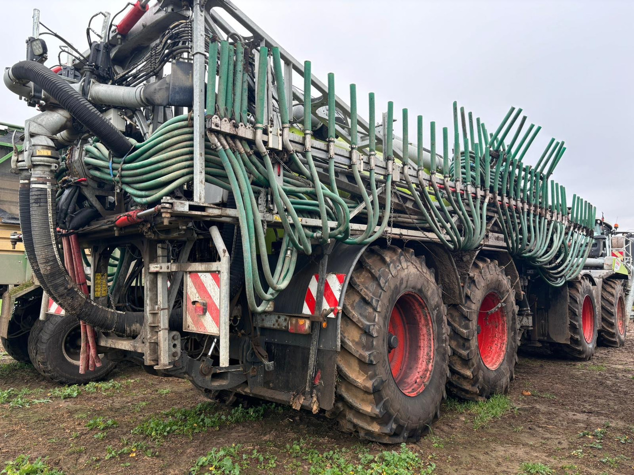 Claas Xerion 4000 SaddleTrac - Distribuidor de fertilizantes: foto 3 Claas Xerion 4000 SaddleTrac - Distribuidor de fertilizantes: foto 3