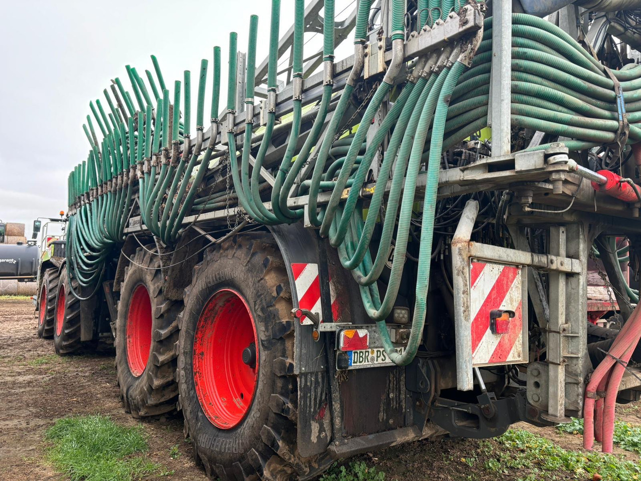 Claas Xerion 4000 SaddleTrac - Distribuidor de fertilizantes: foto 2 Claas Xerion 4000 SaddleTrac - Distribuidor de fertilizantes: foto 2