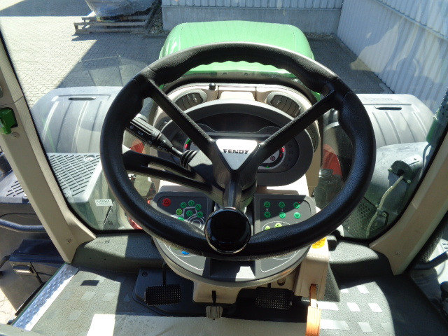 Fendt 824 Vario S4 ProfiPlus - Trator: foto 3 Fendt 824 Vario S4 ProfiPlus - Trator: foto 3