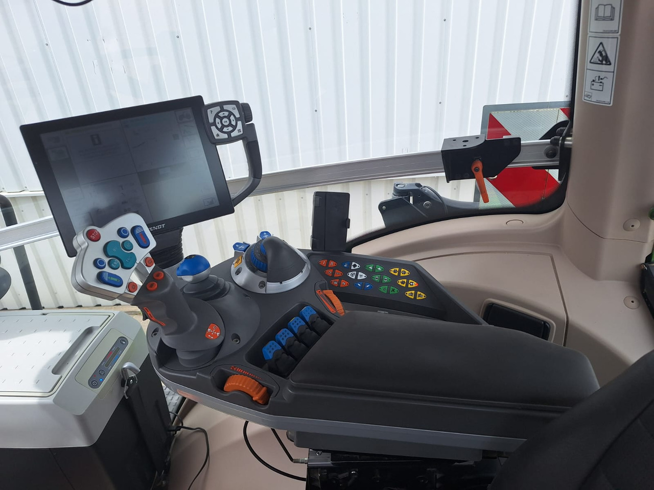 Fendt 828 Vario S4 ProfiPlus - Trator: foto 5 Fendt 828 Vario S4 ProfiPlus - Trator: foto 5