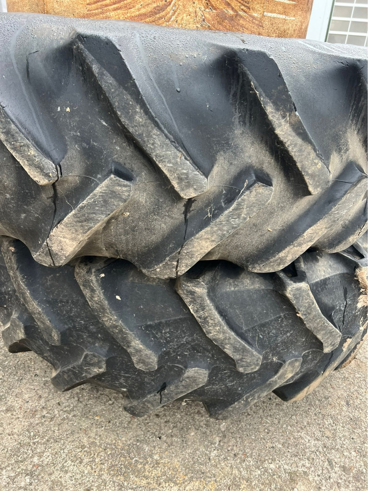 Goodyear 20.8R42,BKT 460/85R30 Zwillinge - Jantes e pneus: foto 2 Goodyear 20.8R42,BKT 460/85R30 Zwillinge - Jantes e pneus: foto 2