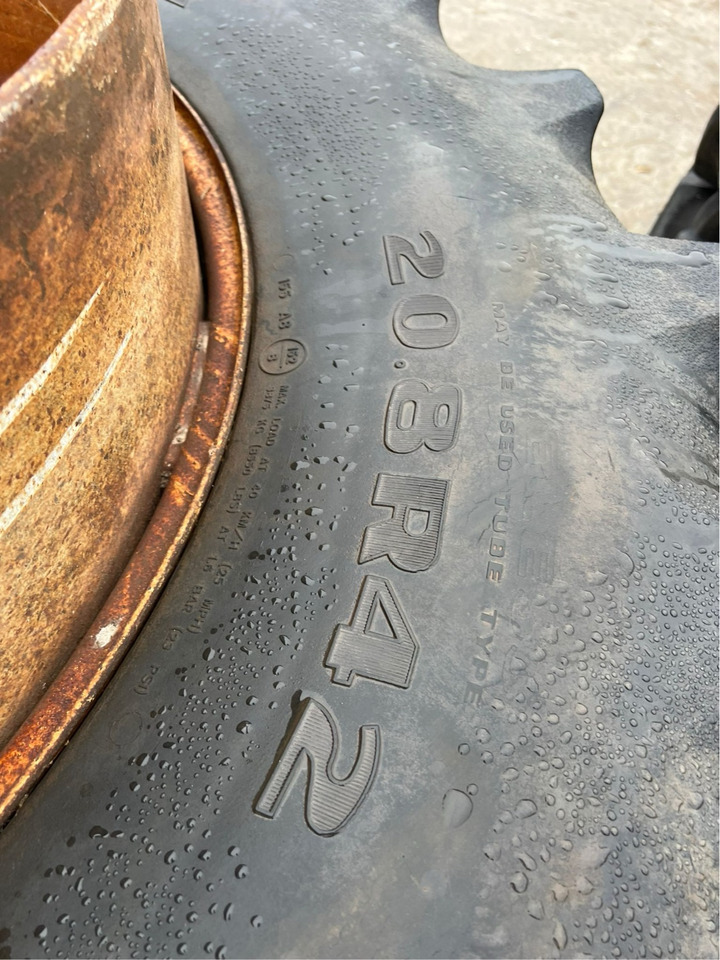 Goodyear 20.8R42,BKT 460/85R30 Zwillinge - Jantes e pneus: foto 5 Goodyear 20.8R42,BKT 460/85R30 Zwillinge - Jantes e pneus: foto 5