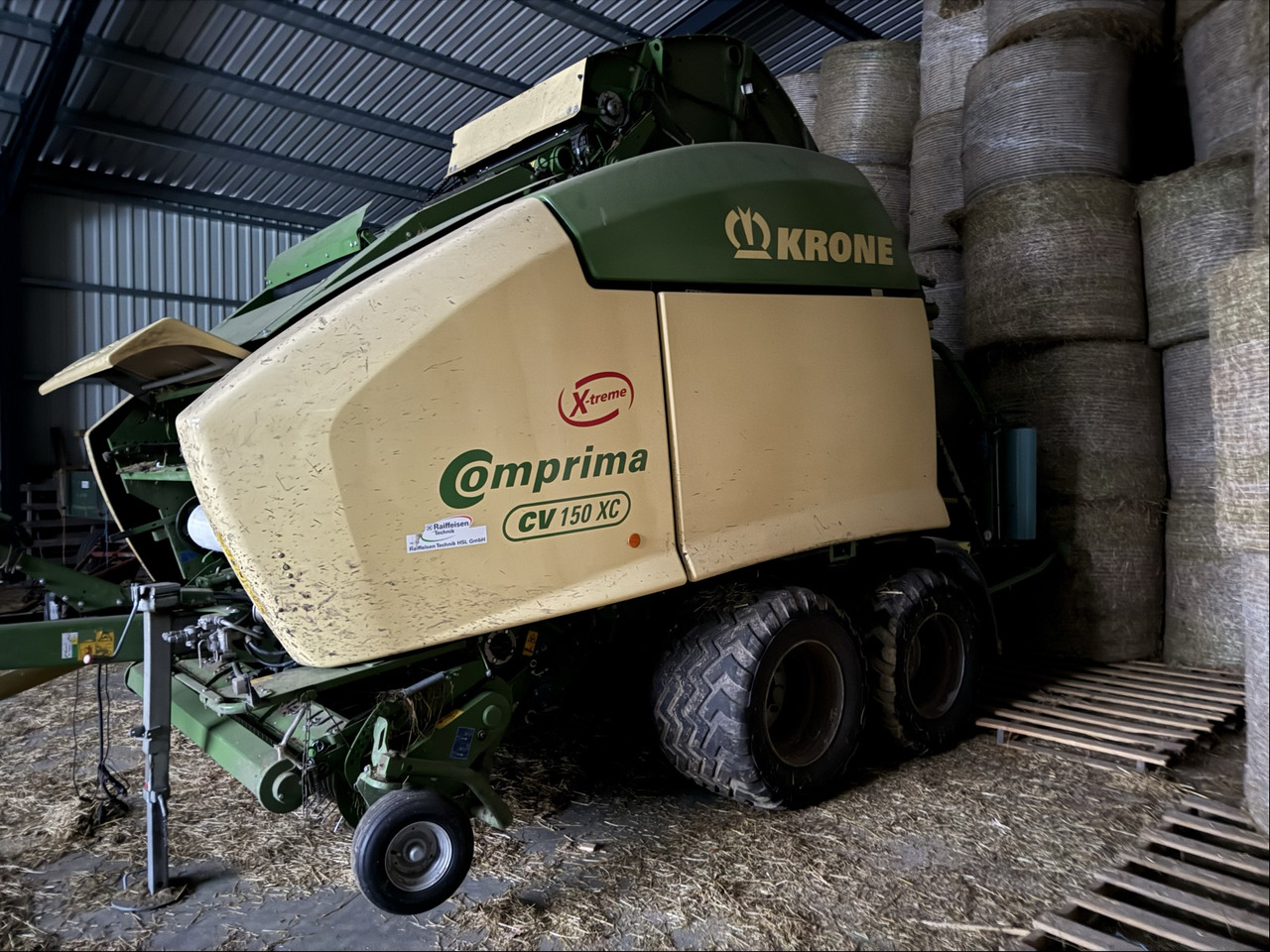 Krone Comprima CV150 XC Presskombina - Máquina para produção de feno: foto 1 Krone Comprima CV150 XC Presskombina - Máquina para produção de feno: foto 1