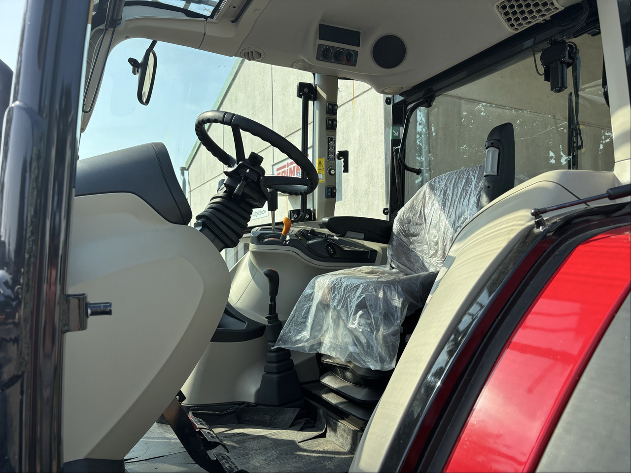 Massey Ferguson 5712M 4WD Cab Essential - Trator: foto 2 Massey Ferguson 5712M 4WD Cab Essential - Trator: foto 2