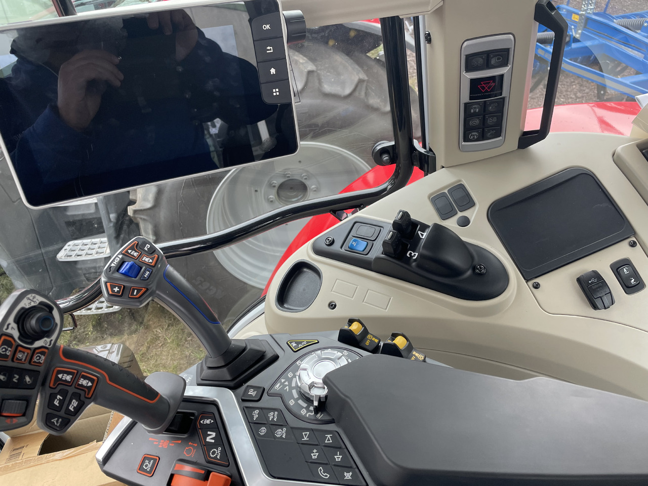 Massey Ferguson 6S.145 Dyna-VT EXCLUSIVE - Trator: foto 4 Massey Ferguson 6S.145 Dyna-VT EXCLUSIVE - Trator: foto 4