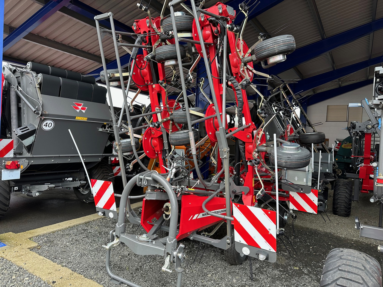 Massey Ferguson TD 1110 DN - Ancinho enleirador: foto 1 Massey Ferguson TD 1110 DN - Ancinho enleirador: foto 1