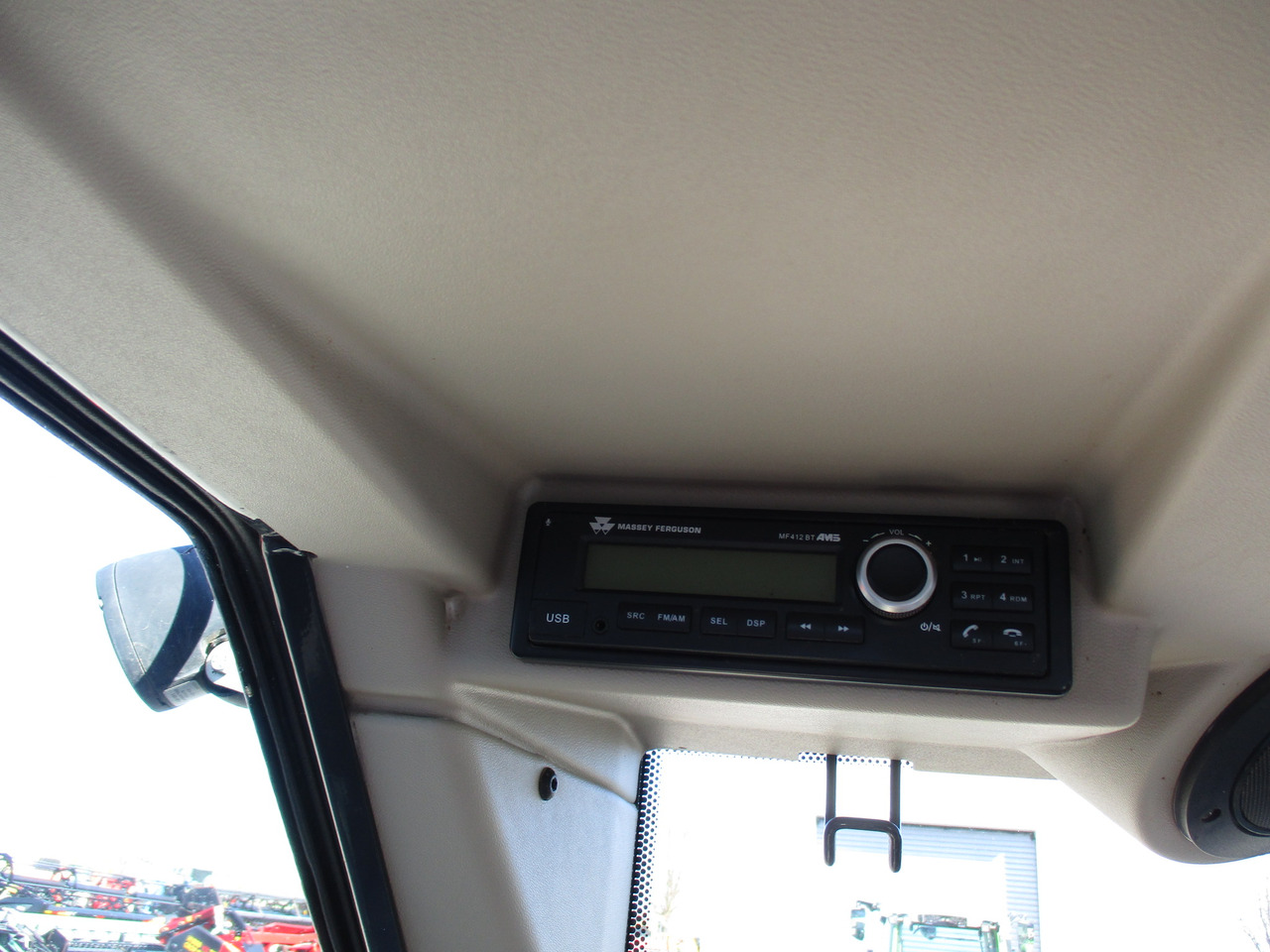 Massey Ferguson TH 7038 T4f - Pá carregadora: foto 4 Massey Ferguson TH 7038 T4f - Pá carregadora: foto 4