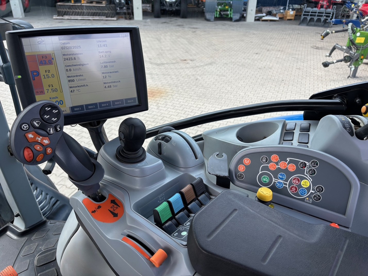 New Holland T6.140 Auto Command - Trator: foto 3 New Holland T6.140 Auto Command - Trator: foto 3
