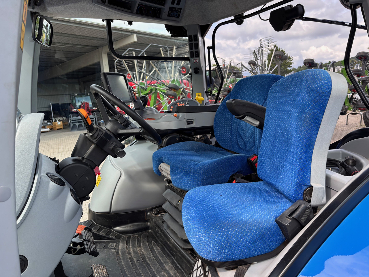 New Holland T6.140 Auto Command - Trator: foto 4 New Holland T6.140 Auto Command - Trator: foto 4