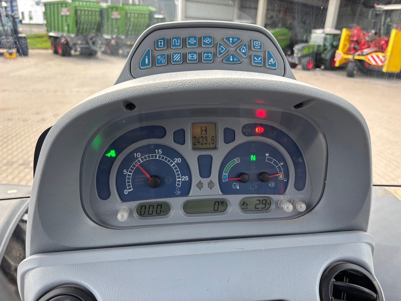 New Holland T6.140 Auto Command - Trator: foto 2 New Holland T6.140 Auto Command - Trator: foto 2