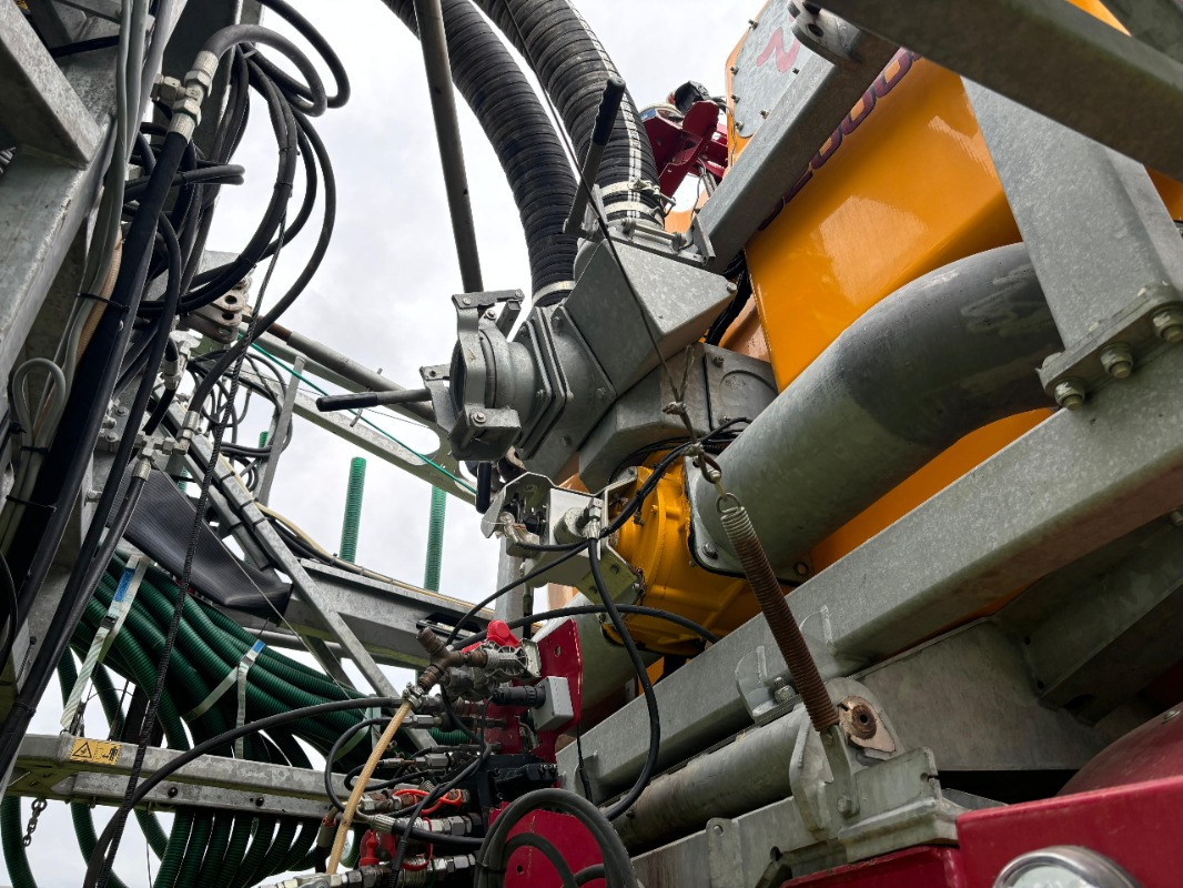 Distribuidor de fertilizantes Vredo VT 7138   SWINGMAX36 Gestänge: foto 6
