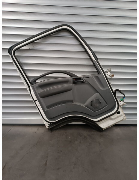 Isuzu LH - DRIVER - SX - LATO GUIDA - Porta e peças para Camião: foto 2 Isuzu LH - DRIVER - SX - LATO GUIDA - Porta e peças para Camião: foto 2