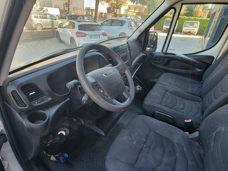 Iveco DAILY E6 - Cabine e interior para Camião: foto 2 Iveco DAILY E6 - Cabine e interior para Camião: foto 2