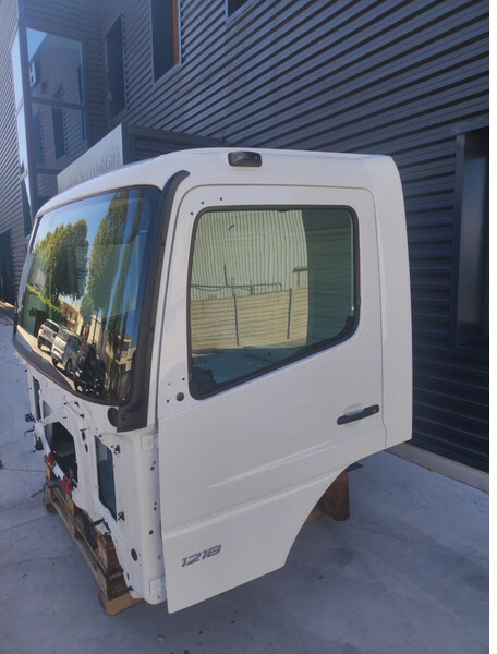 Mercedes-Benz ATEGO AXOR 6 CYLINDERS - Cabine e interior para Camião: foto 3 Mercedes-Benz ATEGO AXOR 6 CYLINDERS - Cabine e interior para Camião: foto 3