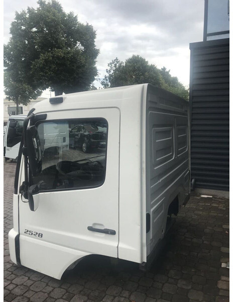 Mercedes-Benz AXOR EURO 4 EURO 5 - Cabine e interior para Camião: foto 2 Mercedes-Benz AXOR EURO 4 EURO 5 - Cabine e interior para Camião: foto 2