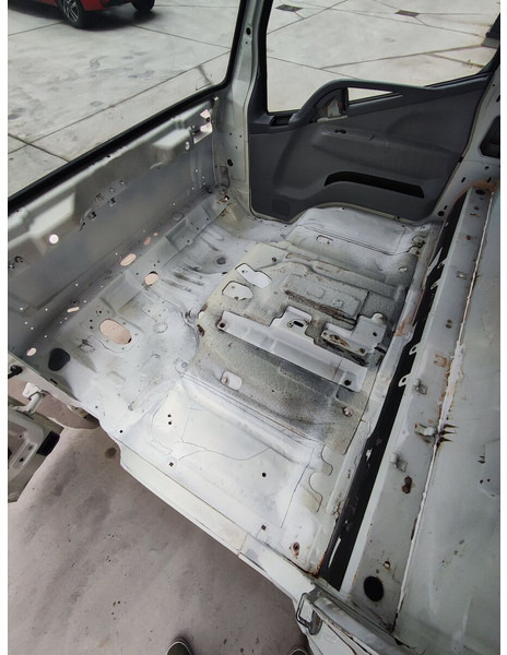 Mitsubishi Fuso CANTER S TYPE EURO 5 EURO 6 MODEL - Cabine e interior para Camião: foto 3 Mitsubishi Fuso CANTER S TYPE EURO 5 EURO 6 MODEL - Cabine e interior para Camião: foto 3