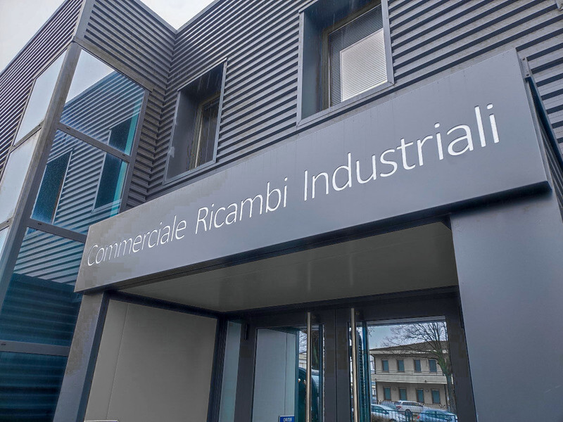 Nissan CABSTAR - Porta e peças para Camião: foto 5 Nissan CABSTAR - Porta e peças para Camião: foto 5