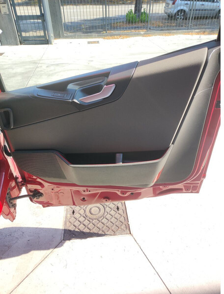 Volvo FH 4 L2 H3 - Cabine e interior para Camião: foto 4 Volvo FH 4 L2 H3 - Cabine e interior para Camião: foto 4