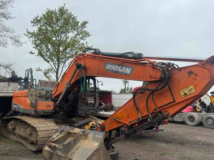 DOOSAN DX255LC-5 EXCAVATOR FOR PARTS - Escavadora de rastos: foto 1 DOOSAN DX255LC-5 EXCAVATOR FOR PARTS - Escavadora de rastos: foto 1