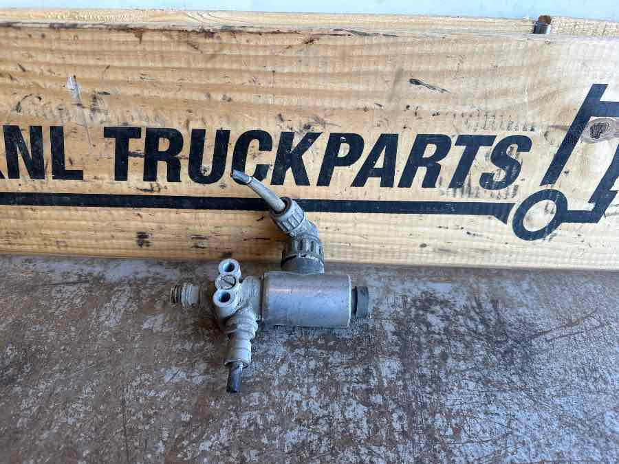 EKERI WABCO VALVE 4721726000 - Válvula para Reboque: foto 1 EKERI WABCO VALVE 4721726000 - Válvula para Reboque: foto 1