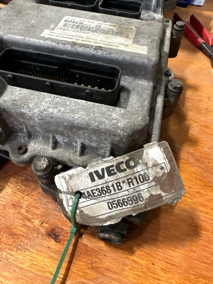 IVECO ECU 504122542 - Sistema elétrico para Camião: foto 2 IVECO ECU 504122542 - Sistema elétrico para Camião: foto 2