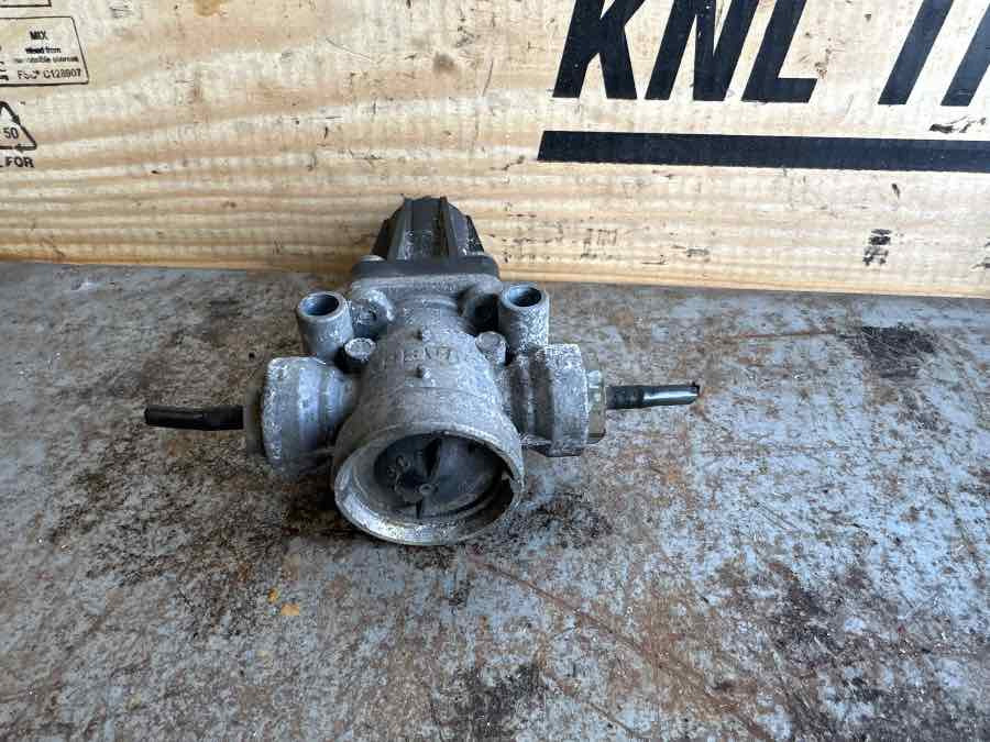 MAN 2,5 BAR VALVE 81.52101-6294 - Válvula de freio para Camião: foto 2 MAN 2,5 BAR VALVE 81.52101-6294 - Válvula de freio para Camião: foto 2