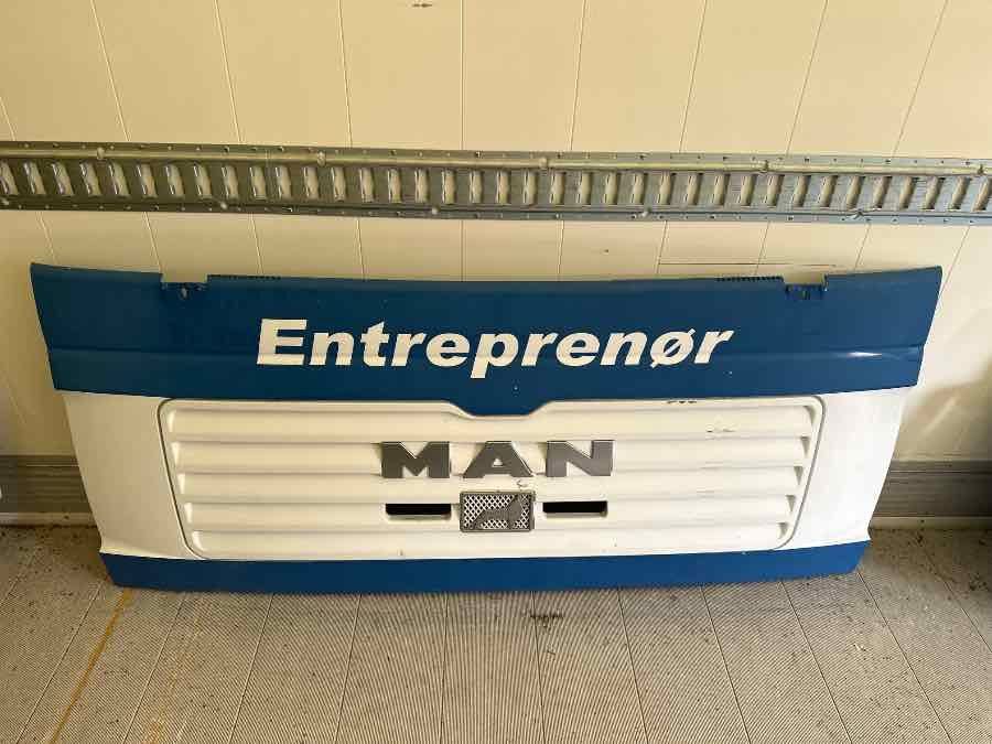 MAN FRONT GRILL 81.61110-0063 - Carroceria e exterior para Camião: foto 1 MAN FRONT GRILL 81.61110-0063 - Carroceria e exterior para Camião: foto 1