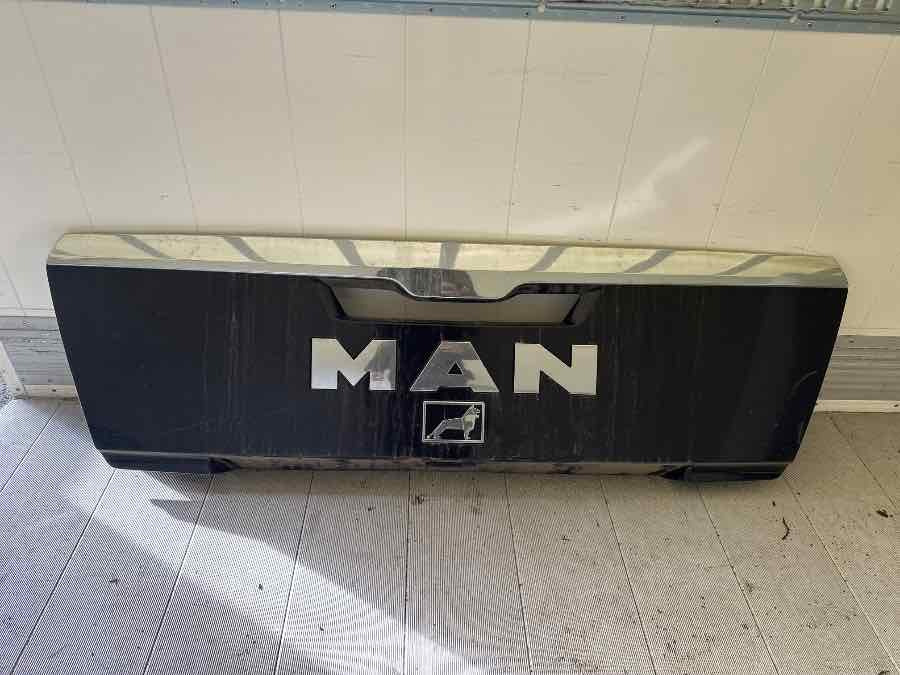 MAN MIDDEL FRONT PANEL 81.61150-6065 - Carroceria e exterior para Camião: foto 1 MAN MIDDEL FRONT PANEL 81.61150-6065 - Carroceria e exterior para Camião: foto 1