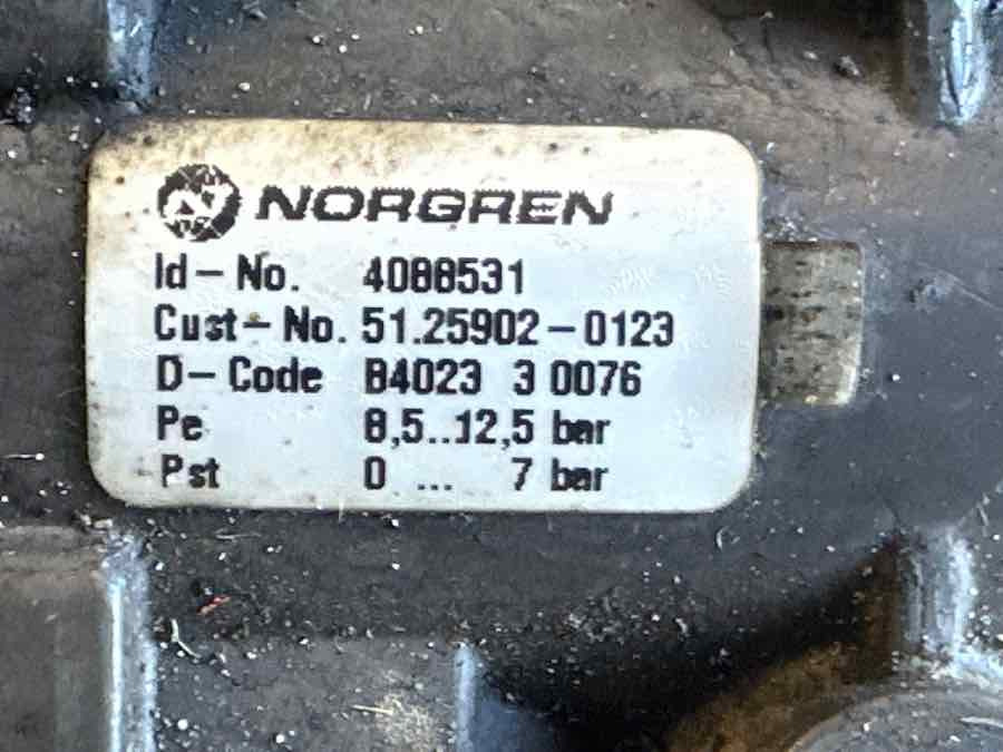 MAN VALVE 51.25902-0123 - Válvula de freio para Camião: foto 2 MAN VALVE 51.25902-0123 - Válvula de freio para Camião: foto 2