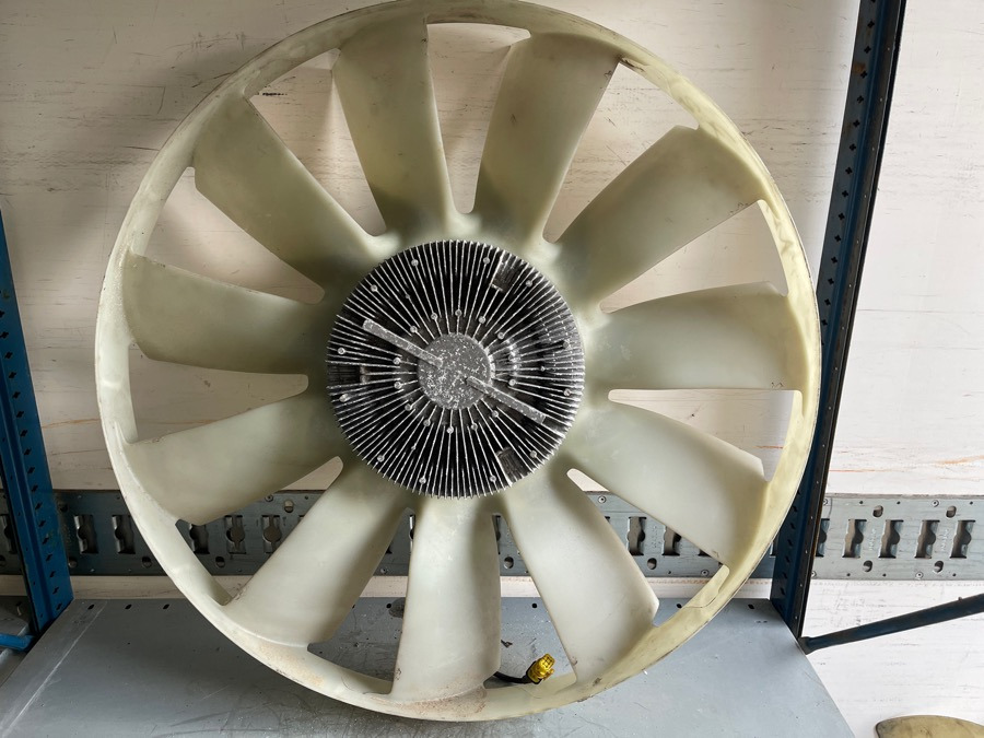 MAN VISKOS FAN 51.06600-7037 - Sistema de arrefecimento para Camião: foto 1 MAN VISKOS FAN 51.06600-7037 - Sistema de arrefecimento para Camião: foto 1