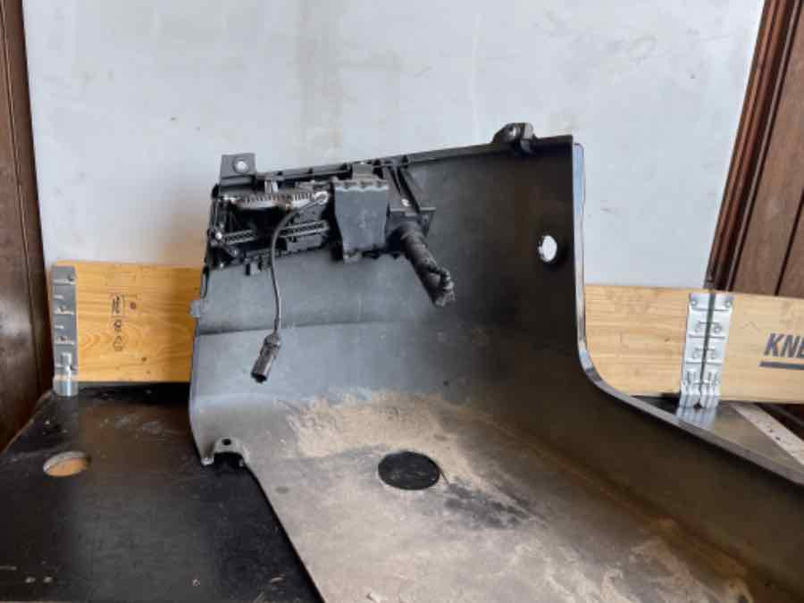SCANIA BUMPER COVER RIGHT SIDE 2528870 - Carroceria e exterior para Camião: foto 2 SCANIA BUMPER COVER RIGHT SIDE 2528870 - Carroceria e exterior para Camião: foto 2