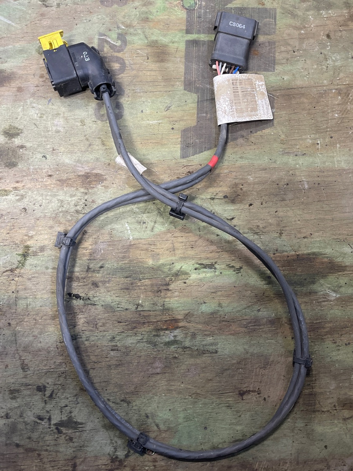 SCANIA CABELS 2443462 - Cables/ Wire harness para Camião: foto 1 SCANIA CABELS 2443462 - Cables/ Wire harness para Camião: foto 1