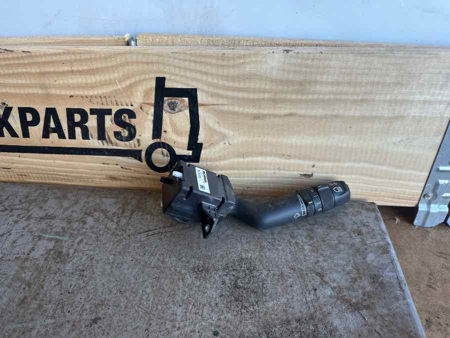 SCANIA INDICATOR/WIPER LEVER 2824093 - Cabine e interior para Camião: foto 1 SCANIA INDICATOR/WIPER LEVER 2824093 - Cabine e interior para Camião: foto 1
