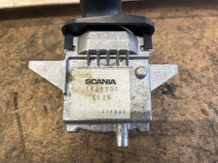 SCANIA LEVER 1858200 - Cabine e interior para Camião: foto 1 SCANIA LEVER 1858200 - Cabine e interior para Camião: foto 1