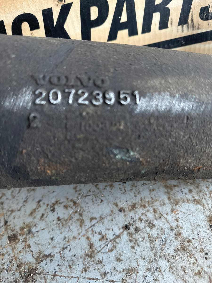VOLVO COOLING PIPE 20723951 - Tubo de admissão para Camião: foto 2 VOLVO COOLING PIPE 20723951 - Tubo de admissão para Camião: foto 2