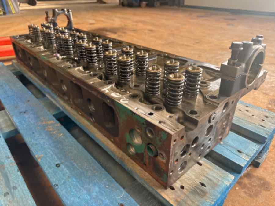 VOLVO CYLINDERHEAD 22784337 - Motor e peças para Camião: foto 2 VOLVO CYLINDERHEAD 22784337 - Motor e peças para Camião: foto 2