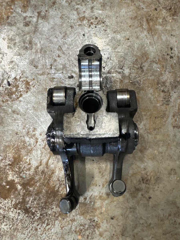 VOLVO D8K ROLLER ASSY D8K - Motor e peças para Camião: foto 1 VOLVO D8K ROLLER ASSY D8K - Motor e peças para Camião: foto 1