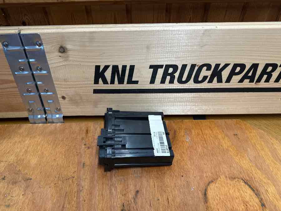 VOLVO ELECTRONIC CONTROL UNIT 23718971 - Sistema elétrico para Camião: foto 2 VOLVO ELECTRONIC CONTROL UNIT 23718971 - Sistema elétrico para Camião: foto 2