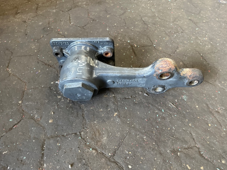 VOLVO STEERING BRACKET / LINK ARM 21461100 / 22249129 - Direcção para Camião: foto 1 VOLVO STEERING BRACKET / LINK ARM 21461100 / 22249129 - Direcção para Camião: foto 1