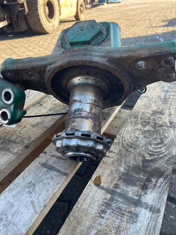 VOLVO STEERING KNUCKLE 21700330 - Manga de eixo para Camião: foto 2 VOLVO STEERING KNUCKLE 21700330 - Manga de eixo para Camião: foto 2