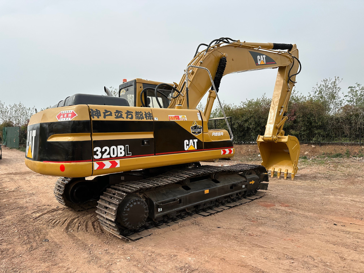 CAT 320BL crawler excavator - Escavadora de rastos: foto 1 CAT 320BL crawler excavator - Escavadora de rastos: foto 1