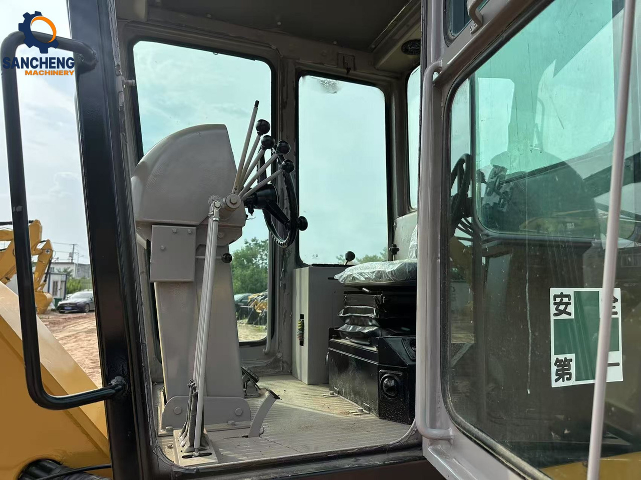 Motoniveladora CATERPILLAR 140K: foto 10 Motoniveladora CATERPILLAR 140K: foto 10