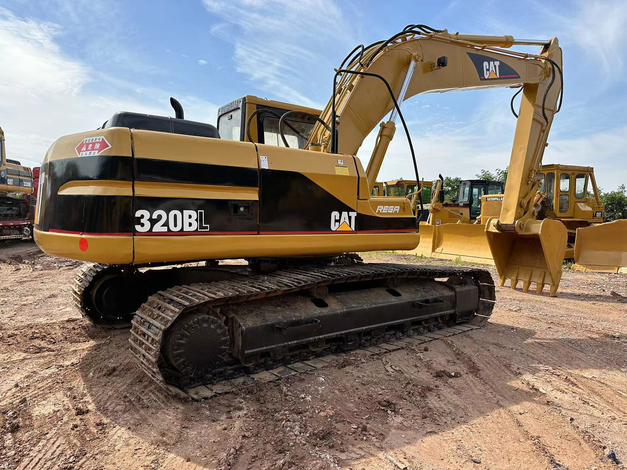 CATERPILLAR 320B - Escavadora de rastos: foto 1 CATERPILLAR 320B - Escavadora de rastos: foto 1