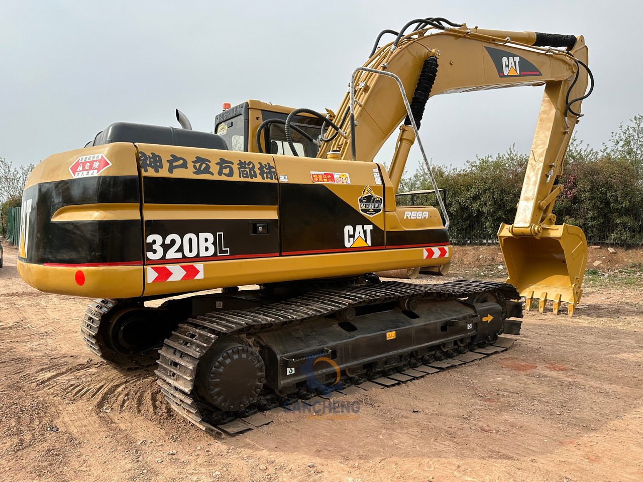 CATERPILLAR 320BL - Escavadora de rastos: foto 1 CATERPILLAR 320BL - Escavadora de rastos: foto 1